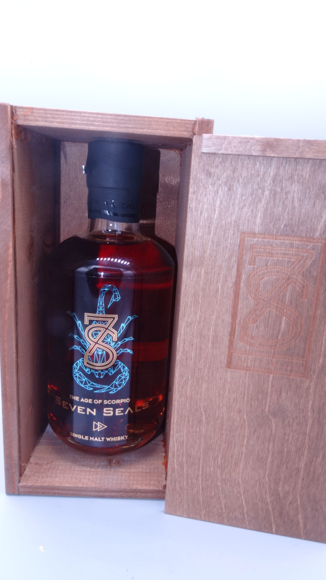 Seven Seals Whisky - THE AGE OF SCORPIO (0,5l Flasche in Holzkiste) 49,7% - Skorpion -vol
